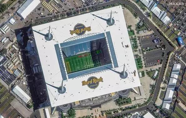 30秒广告近4000万人民币，门票4万人民币仍一票难求，“美国春晚”超级碗堪称吸金机器