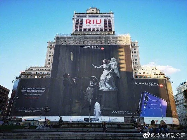 又是华为!手机品牌为何如此钟爱户外广告?