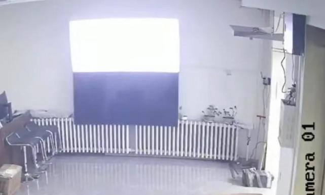 小米电视推出自检屏幕开胶应用:如符合要求将提供免费上门检修