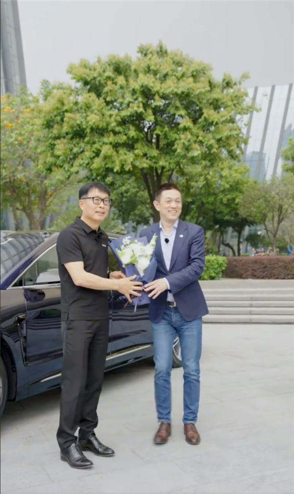 美的方洪波从来不加班言论惹争议：十年前曾称加班会上瘾 陶醉工作是幸福