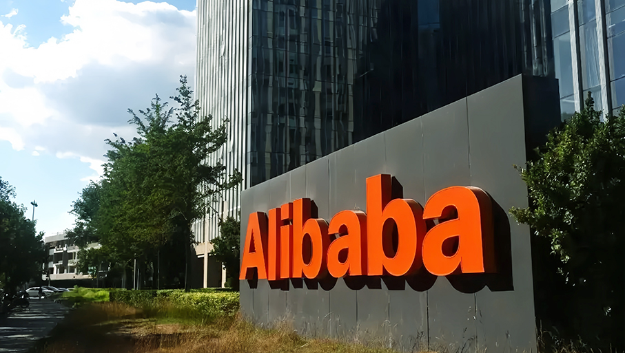 春节 AI 牌局，阿里跟注 30 亿