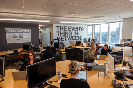 Bailey Lauerman 在 2016 年特朗普上任前，就将自身定位为服务 “美国十大城市以外 92% 人口” 的专业机构。